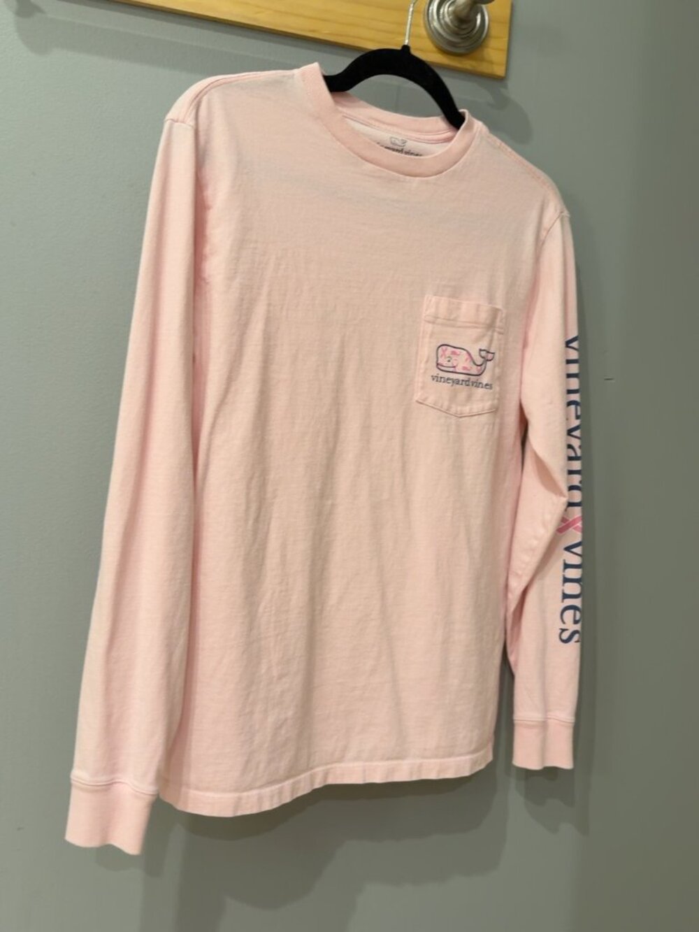 Vineyard Vines Pink Ribbon Whale Long Sleeve Pocket Tee XS